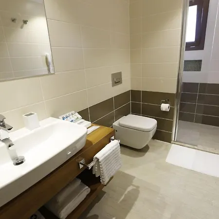 Goecek Random By Lookbookholiday Hotel *